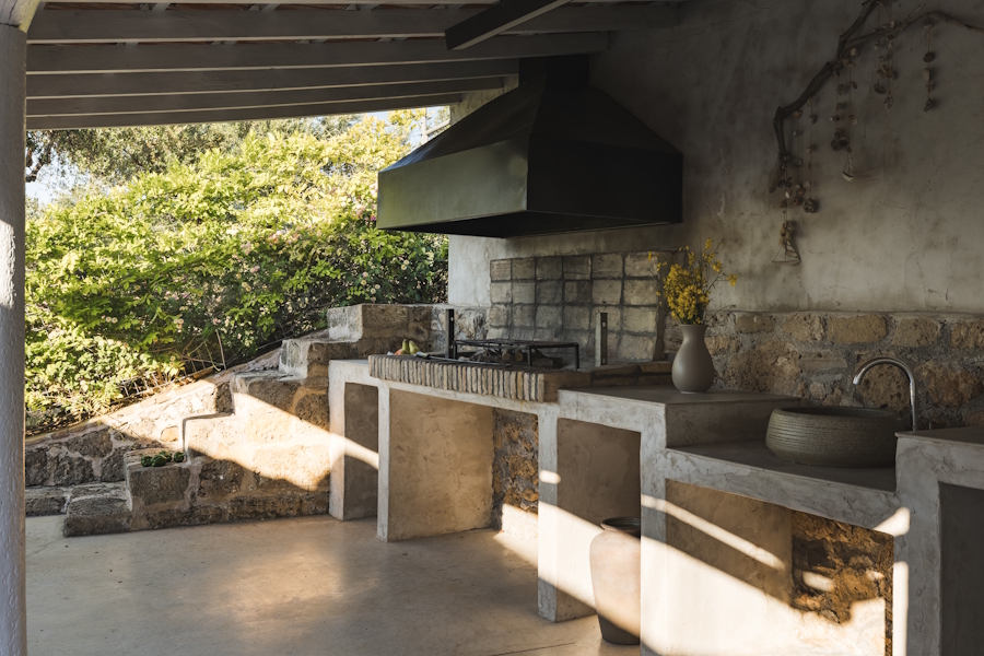 Outdoor dining table near BBQ area – Zakynthos villa