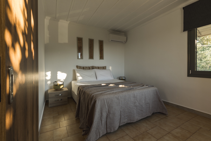 Bedroom with double bed, air conditioning and garden & pool view